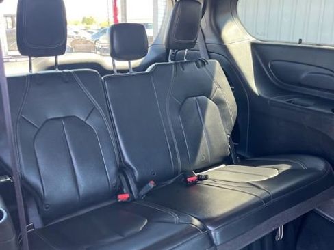 Used 2020 Chrysler Pacifica Touring-L w/ S Appearance Package FWD image 35