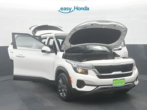 Used 2023 Kia Seltos S w/ Navigation Package image 36