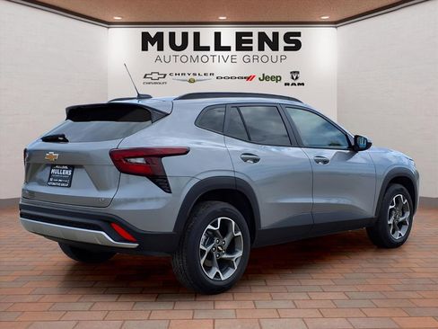 Used 2026 Chevrolet Trax LT image 5