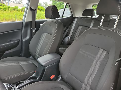 Used 2025 Hyundai Venue SEL FWD image 16