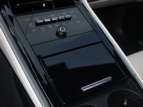 Certified 2025 Porsche Panamera image 32