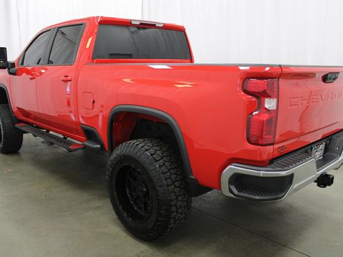 Used 2025 Chevrolet Silverado 2500 LT image 8