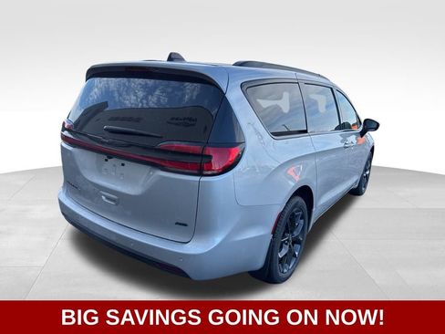 New 2026 Chrysler Pacifica Select w/ S Appearance Package image 11