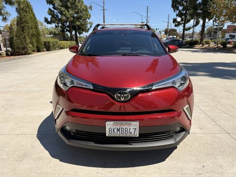 Used 2019 Toyota C-HR LE FWD image 2