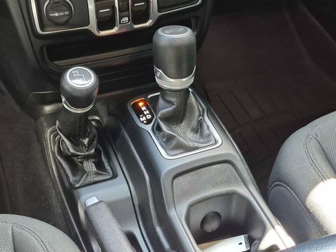 Used 2021 Jeep Wrangler Unlimited Sport AWD/4WD image 27