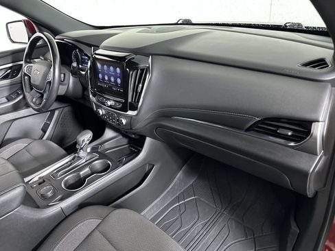 Used 2022 Chevrolet Traverse LT FWD image 30