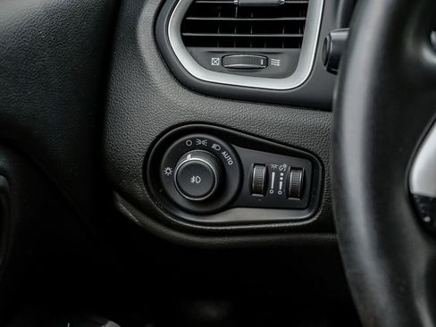 Used 2018 Jeep Renegade Latitude FWD image 28