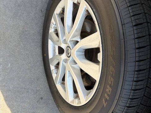 Used 2018 Nissan Rogue SV AWD/4WD image 39