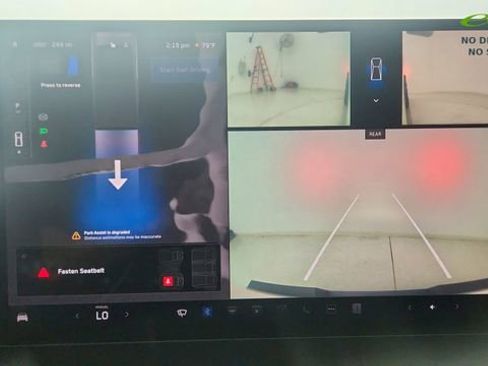 Used 2024 Tesla Cybertruck AWD Crew Cab image 44