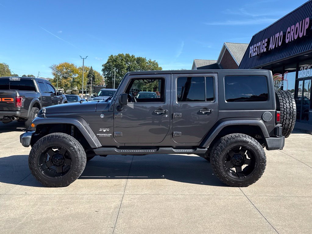 Used 2017 Jeep Wrangler Unlimited Sahara w/ Connectivity Group AWD/4WD image 4