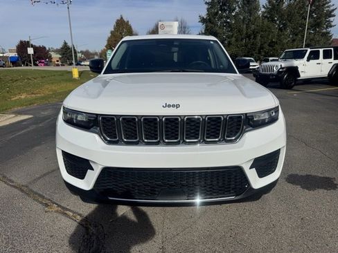 Certified 2023 Jeep Grand Cherokee Laredo image 2