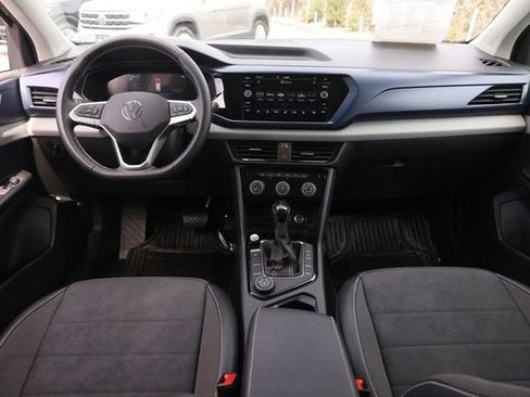 Certified 2023 Volkswagen Taos SE w/ Panoramic Sunroof Package image 21