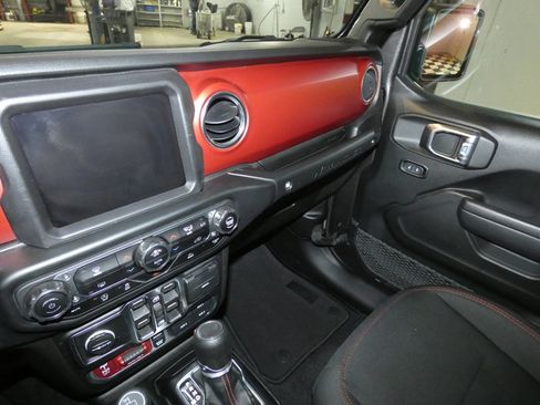 Used 2023 Jeep Wrangler Unlimited Rubicon image 12