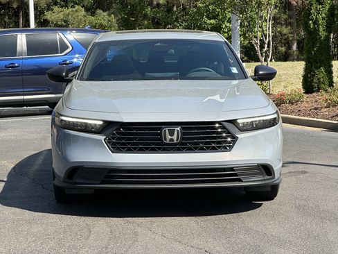 Used 2025 Honda Accord Sport image 3