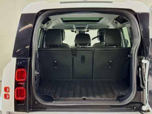 Used 2025 Land Rover Defender 110 S image 25