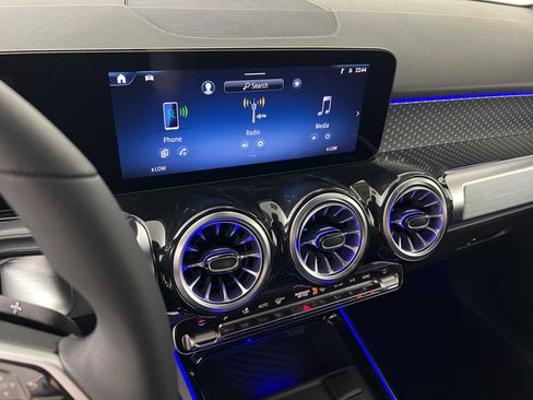 New 2025 Mercedes-Benz GLB 250 4MATIC image 29