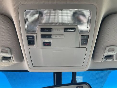Used 2013 Toyota Avalon Limited w/ Technology Pkg FWD image 21