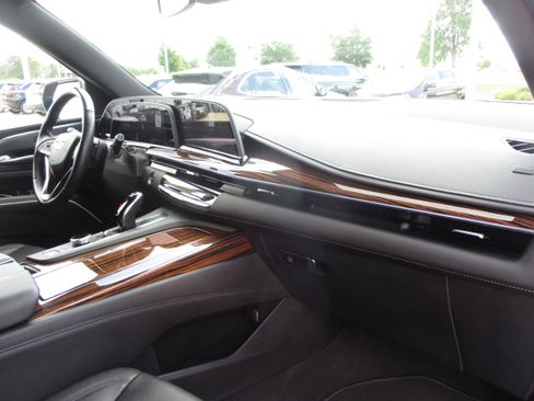 Used 2024 Cadillac Escalade Luxury image 39