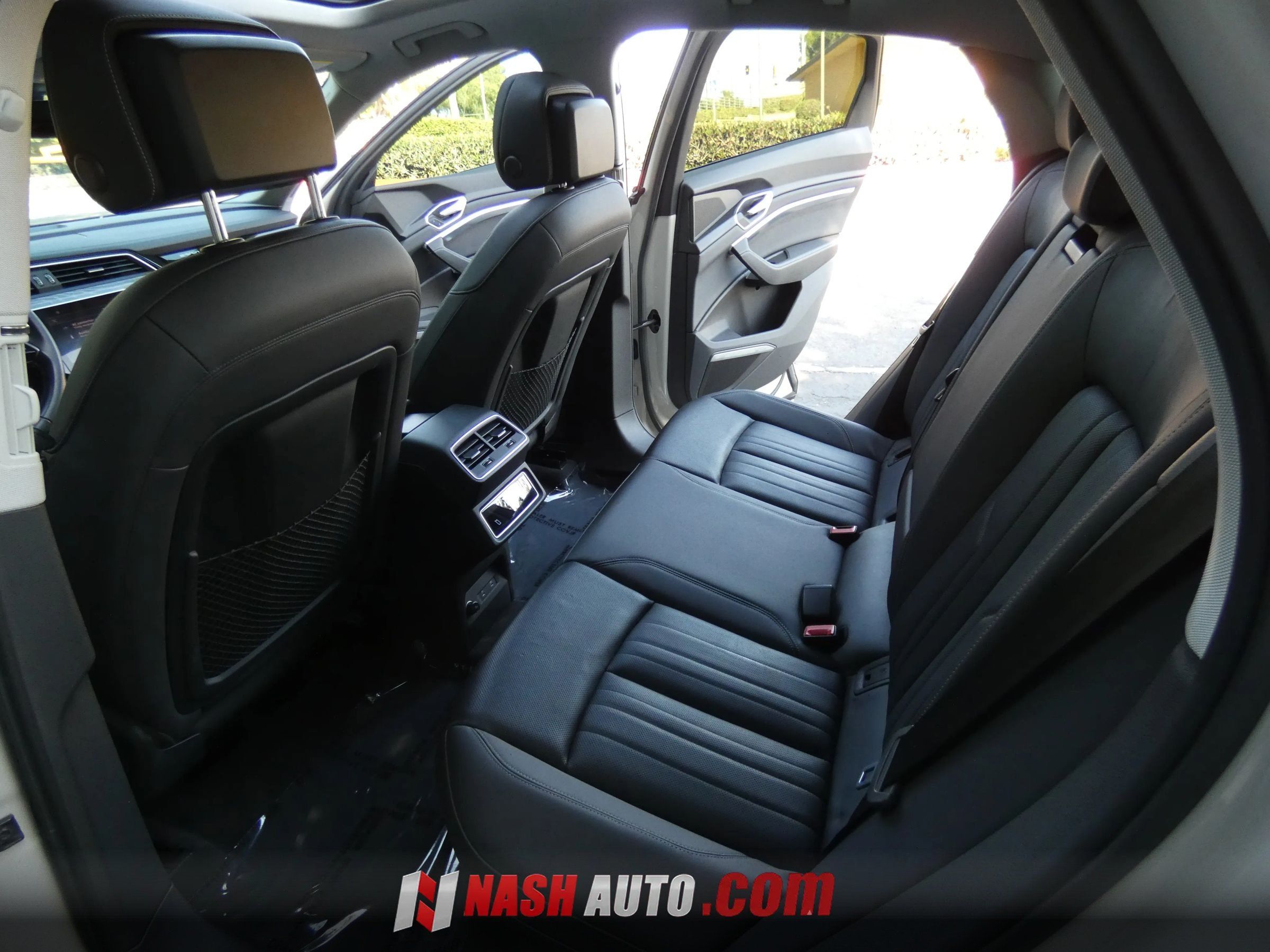 Used 2022 Audi e-tron Premium Plus w/ Premium Plus Package AWD/4WD image 46