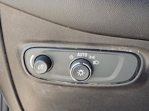 Used 2020 Chevrolet Equinox LS image 14