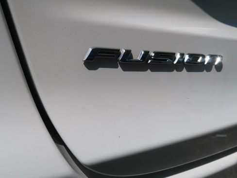 Used 2019 Ford Fusion SE FWD image 50