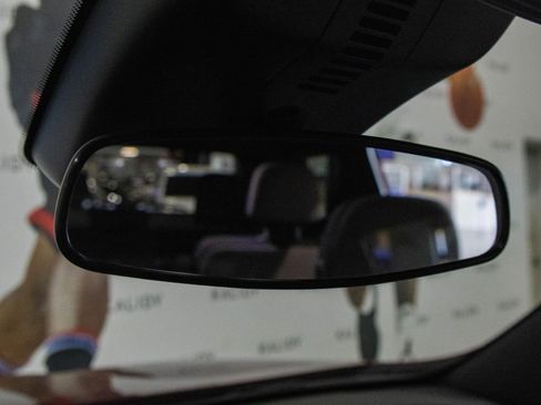 Used 2025 Chevrolet Traverse LT image 13