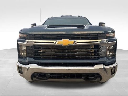 Used 2024 Chevrolet Silverado 3500 LT w/ Convenience Package image 3