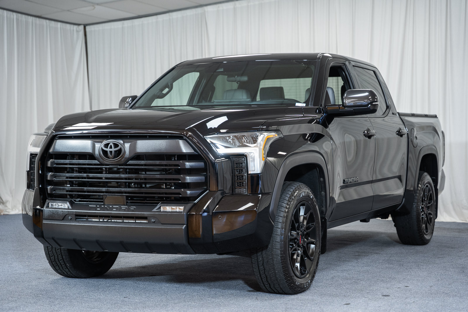 Used 2025 Toyota Tundra SR5 w/ SR5 Premium Package AWD/4WD image 3
