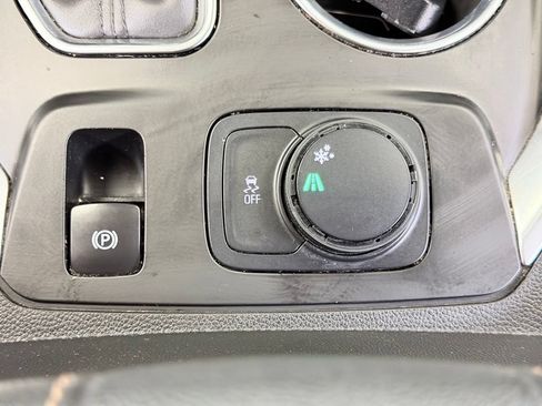 Used 2020 Chevrolet Traverse LT FWD image 49