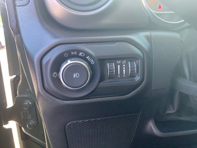 Used 2022 Jeep Wrangler Unlimited Sport AWD/4WD image 25