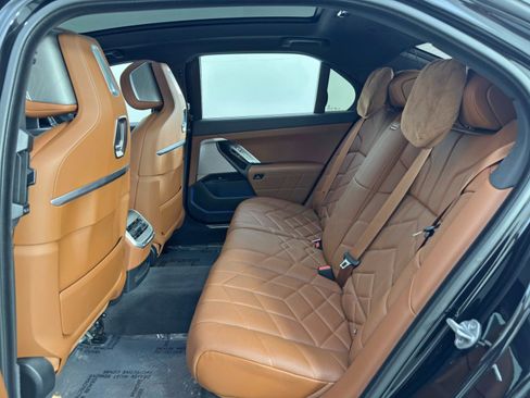 Used 2024 BMW i7 eDrive50 w/ M Sport Package image 49