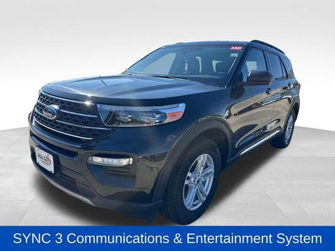 Used 2024 Ford Explorer XLT w/ Equipment Group 202A image 3