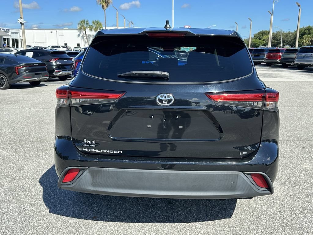 Used 2022 Toyota Highlander LE FWD image 6