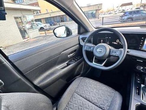 Certified 2025 Nissan Kicks SV image 28