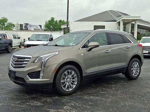Used 2018 Cadillac XT5 Luxury w/ Driver Awareness Package FWD image 3