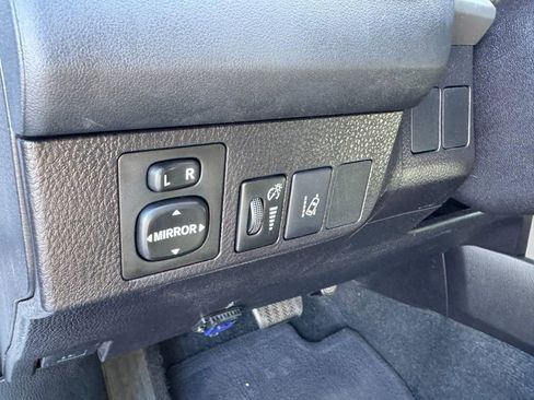 Used 2018 Toyota RAV4 LE image 15