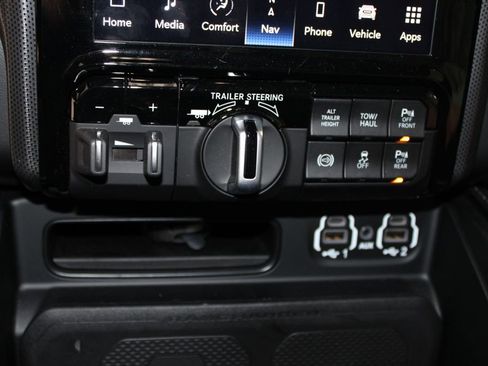 Used 2024 RAM 2500 Limited image 31