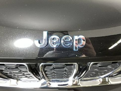 Used 2023 Jeep Grand Cherokee 4WD 4xe image 8
