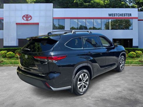 Used 2021 Toyota Highlander XLE AWD/4WD image 7