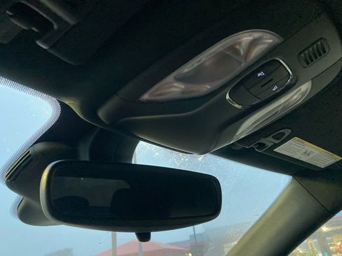 Used 2024 Jeep Compass Latitude image 25