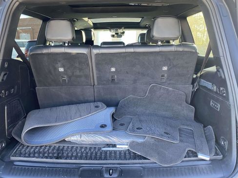 Used 2022 Jeep Wagoneer Series III w/ Premium Group I image 9