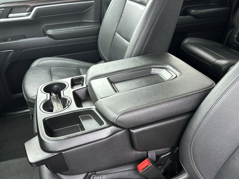 Used 2024 GMC Sierra 1500 SLT image 17