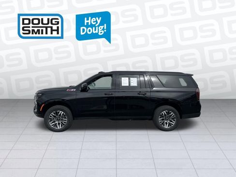 Used 2025 Chevrolet Suburban Z71 AWD/4WD image 2