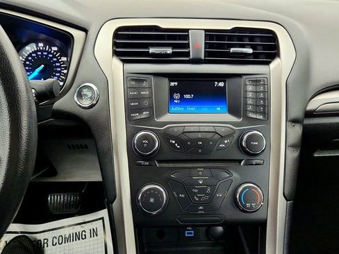 Used 2018 Ford Fusion SE image 16