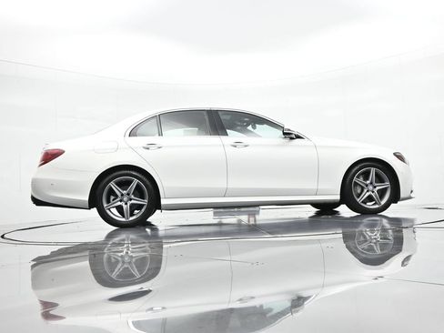Used 2017 Mercedes-Benz E 300 4MATIC image 23
