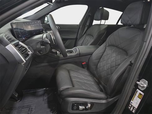 Certified 2025 BMW X6 M60i w/ Dynamic Handling Package image 12