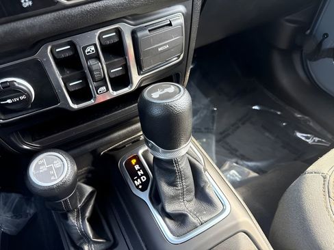 Used 2024 Jeep Wrangler Unlimited w/ Convenience Group AWD/4WD image 15