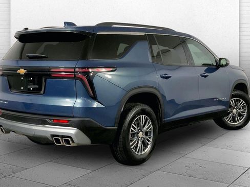 Used 2025 Chevrolet Traverse LT AWD/4WD image 13
