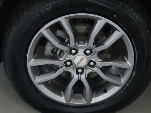 Used 2023 GMC Terrain SLT image 38