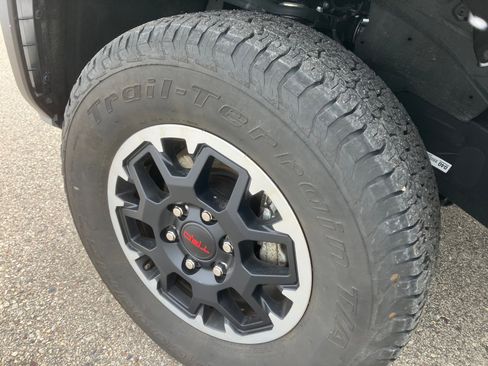 Used 2025 Toyota Tacoma TRD Off-Road image 12